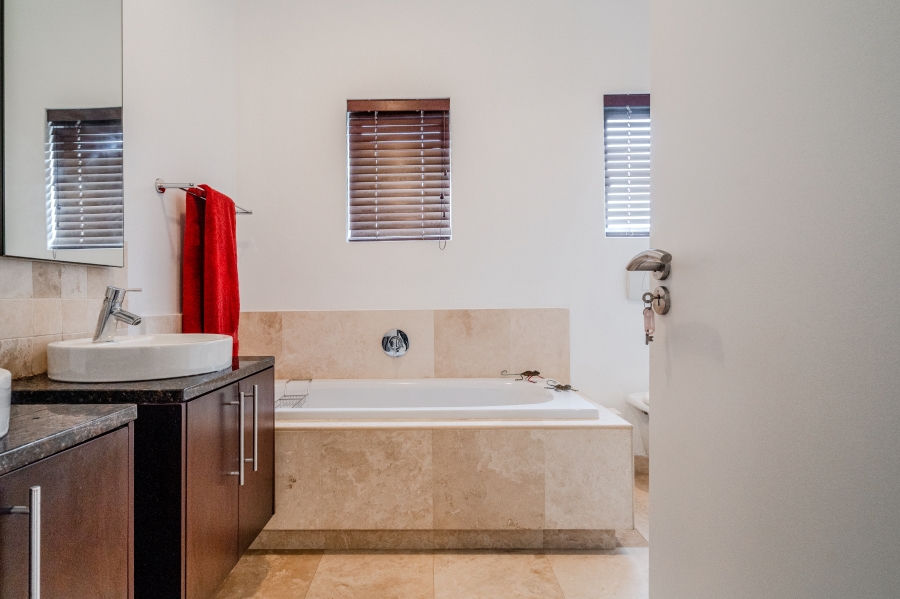 3 Bedroom Property for Sale in Oranjezicht Western Cape